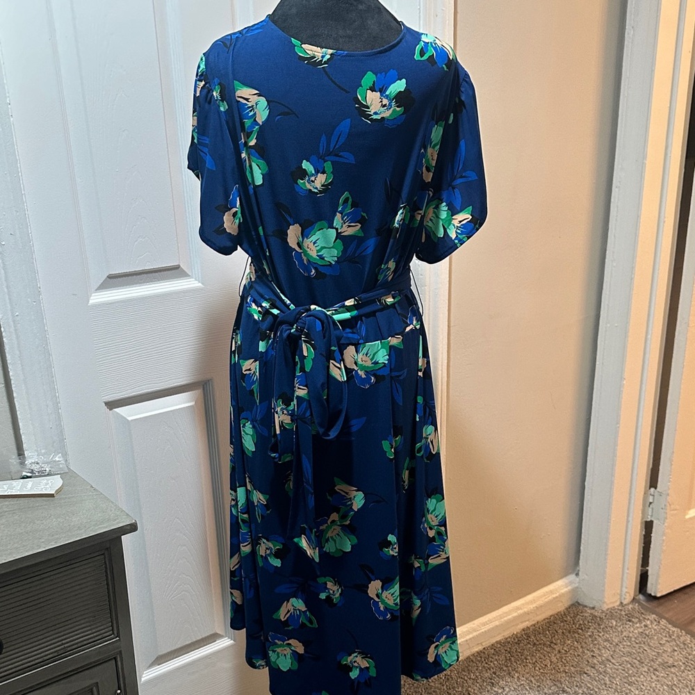 💙Floral Wrap Dress💙 - Picture 7 of 8